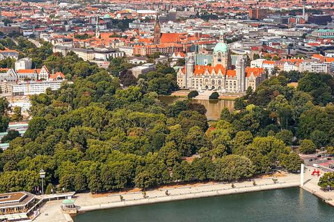 Blick über den Maschsee aufs Neue Rathaus in Hannover