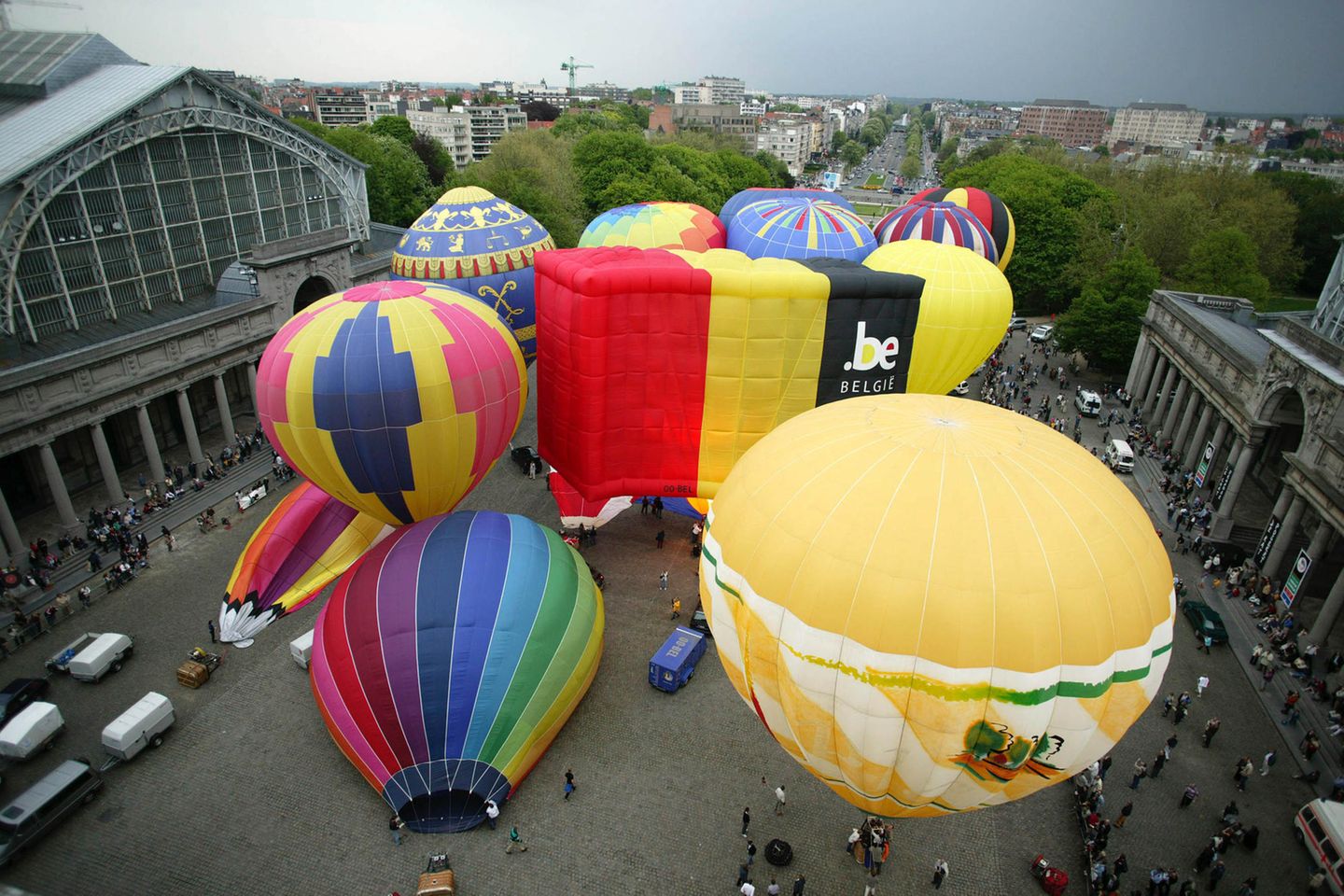 Feierlichkeiten in ganz Europa markieren die Erweiterung der EU auf 25 Mitgliedsländer Anfang Mai 2004. Hier im Park Cinquantenaire in Brüssel