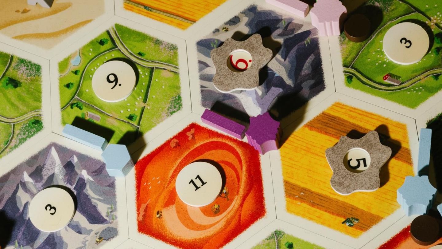 „Siedler von Catan“: Spieleerfinder Klaus Teuber: Wie tritt man in die Fußstapfen einer Ikone? | Capital+