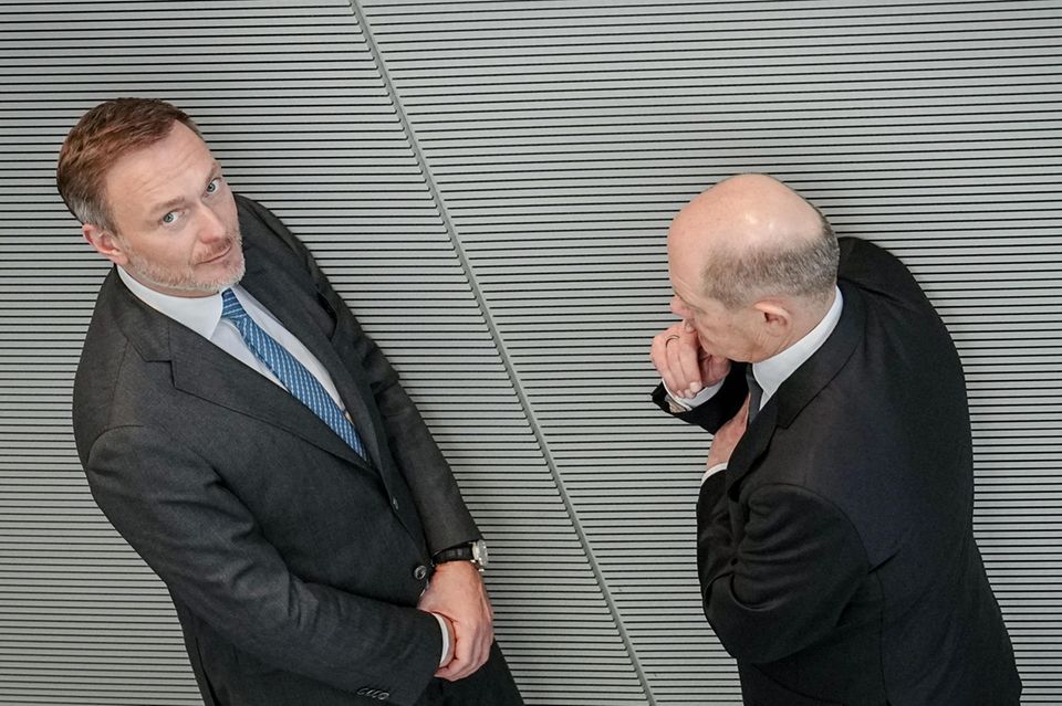 Bundesfinanzminister Christian Lindner (l., FDP) und Bundeskanzler Olaf Scholz (SPD)