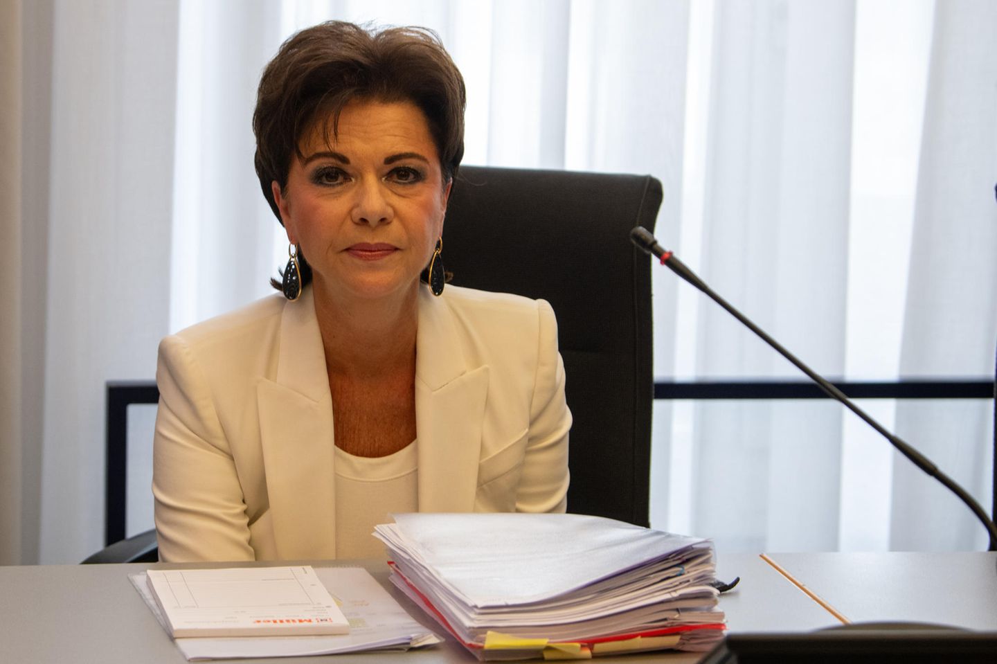 Die Unternehmergattin Anita Müller sitzt im Landgericht