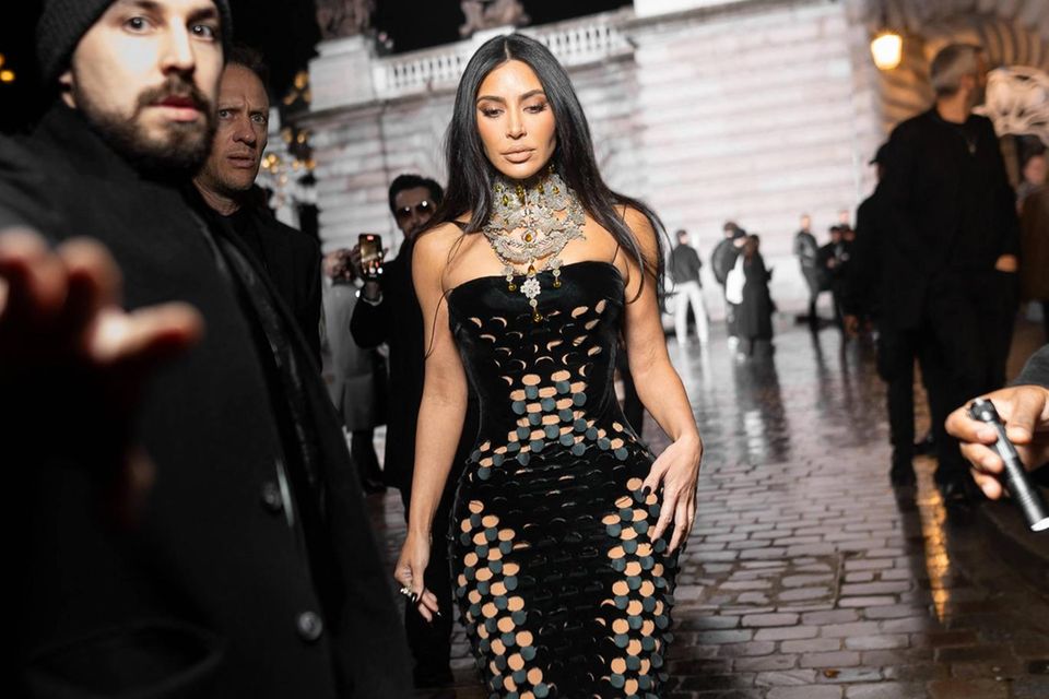 Kim Kardashian, unterwegs bei der Haute-Couture-Show von Maison Margiela in Paris