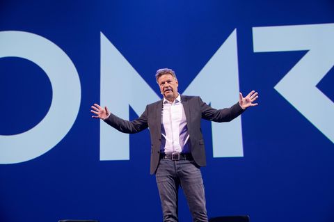 Bundeswirtschaftsminister Robert Habeck eröffnete das OMR-Festival in Hamburg – eine Konferenz für Online-Marketing und die Digitale Wirtschaft, in dessen Rahmen auch die FinanceFWD-Konferenz für die neue Finanzwelt stattfindet