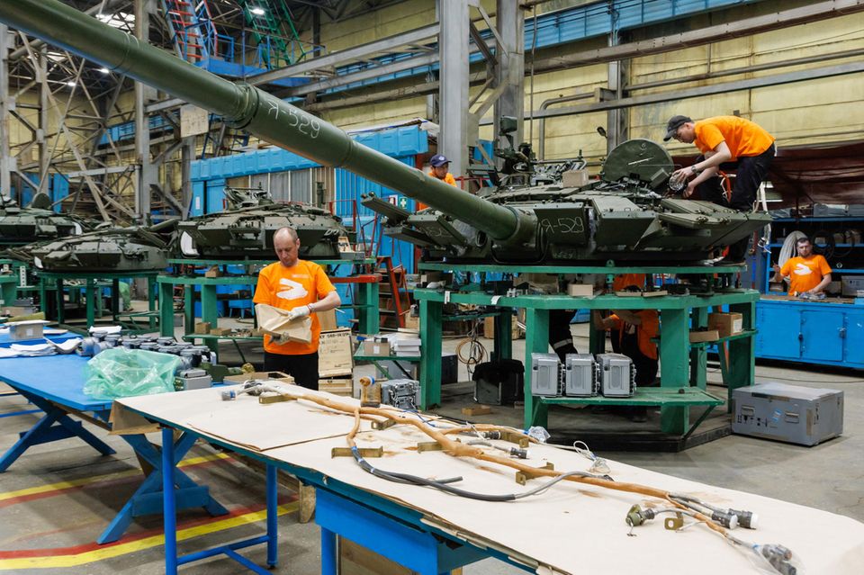 Produktion bei einem Panzerhersteller in Russland