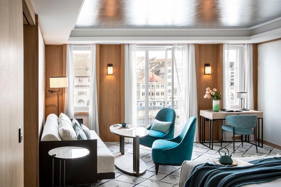 Die Einrichtung der Zimmer im „Storchen Zürich“, der zu „The Living Circle“ gehört, gefällt mit frisch-modernem Design