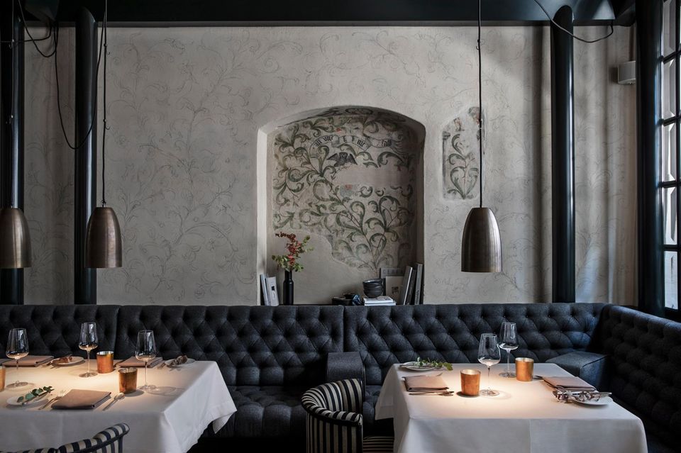 Das „Widder Restaurant“ im gleichnamigen Zürcher Hotel trägt zwei Michelin-Sterne und kocht nach dem „Farm to Table“-Prinzip