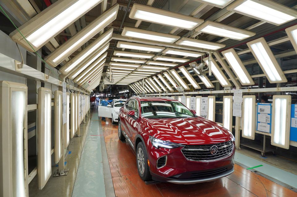 Der Buick Envision ist das erste in China gebaute Fahrzeug von General Motors, das seit 2014 dort produziert wird. Es ist zwar kein E-Auto, könnte aber später dennoch in den Fokus geraten, wenn die Strafzölle ausgeweitet werden
