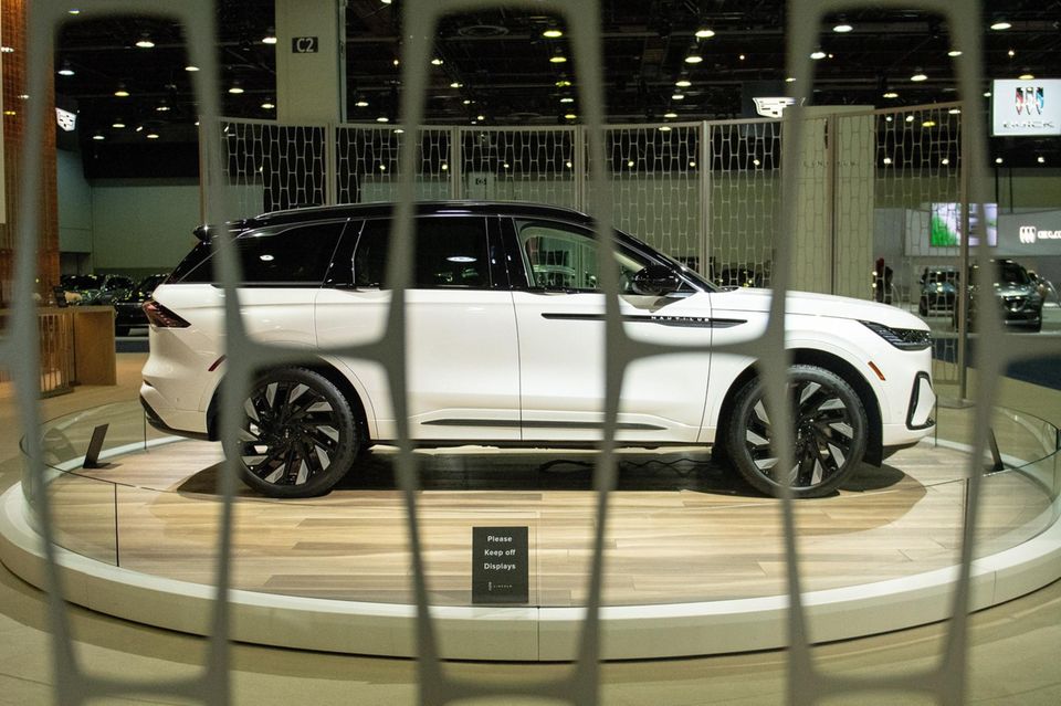 Hinter dem Lincoln Nautilus verbirgt sich der Autohersteller Ford, der das Modell in Zhejiang beim Joint Venture Changan Ford produzieren lässt.