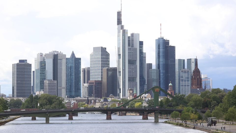 Soziale Ungleichheit: Kein Kredit, keine Aktien – woran die Teilnahme am Finanzmarkt scheitert