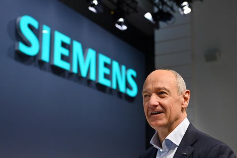 Siemens-Chef Roland Busch bei der Hauptversammlung im Februar