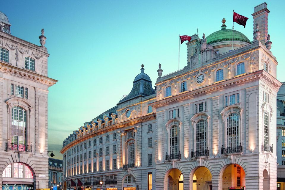 Königliche Erscheinung direkt am Piccadilly Circus: das traditionsreiche Hotel Café Royal