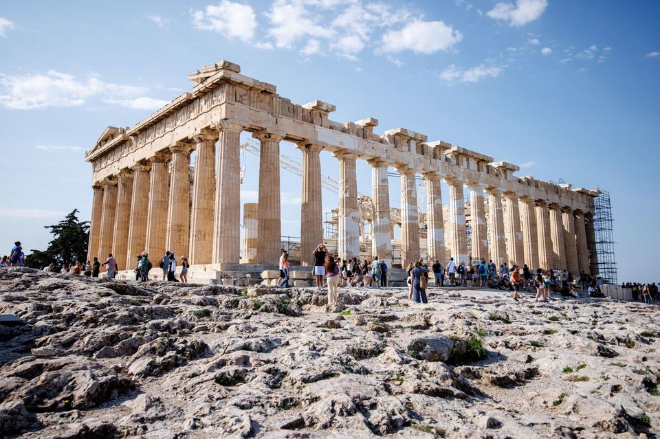Mehr Urlaub für Ihr Geld bekommen Sie auf jeden Fall in Hellas. Der Urlaub auf griechischen Inseln oder dem Festland fällt in diesem Jahr – wie schon 2023 – rund ein Fünftel günstiger aus als in Deutschland. Der hierzulande verdiente Euro ist unter der griechischen Sonne 1,22 Euro wert. Das Euro-Land gehört weiterhin zu den beliebtesten Urlaubszielen.