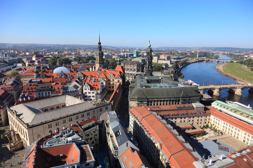 Residenzschloß, Schloßturm, Kathedrale, Elbe und Augustusbrücke, Verkehrsmuseum, Dresden von oben