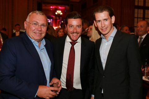 Gruppenbild mit Ex-Kanzlern: Investor René Benko (M.) profitierte jahrelang von seinen exzellenten Verbindungen in die österreichische Politik. Die früheren Regierungschefs Sebastian Kurz (r.) und Alfred Gusenbauer (l.) halfen ihm auch bei seinen Geschäften