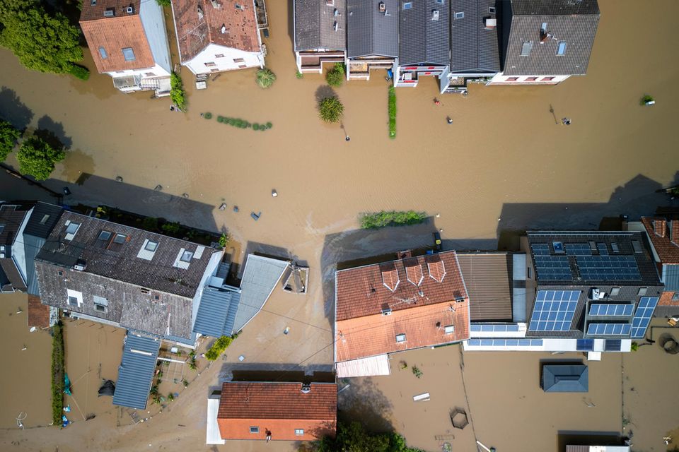 Überflutete Straße in Kleinblittersdorf im Saarland