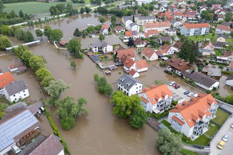 Teile von Reichertshofen in Bayern sind vom Wasser überflutet