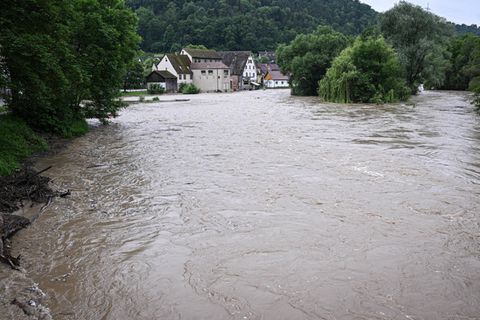 Neckar-Hochwasser am E-Werk Stengele in Bad Niedernau