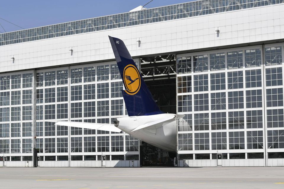 Airbus A380-800 zur Wartung im Lufthansa-Hangar
