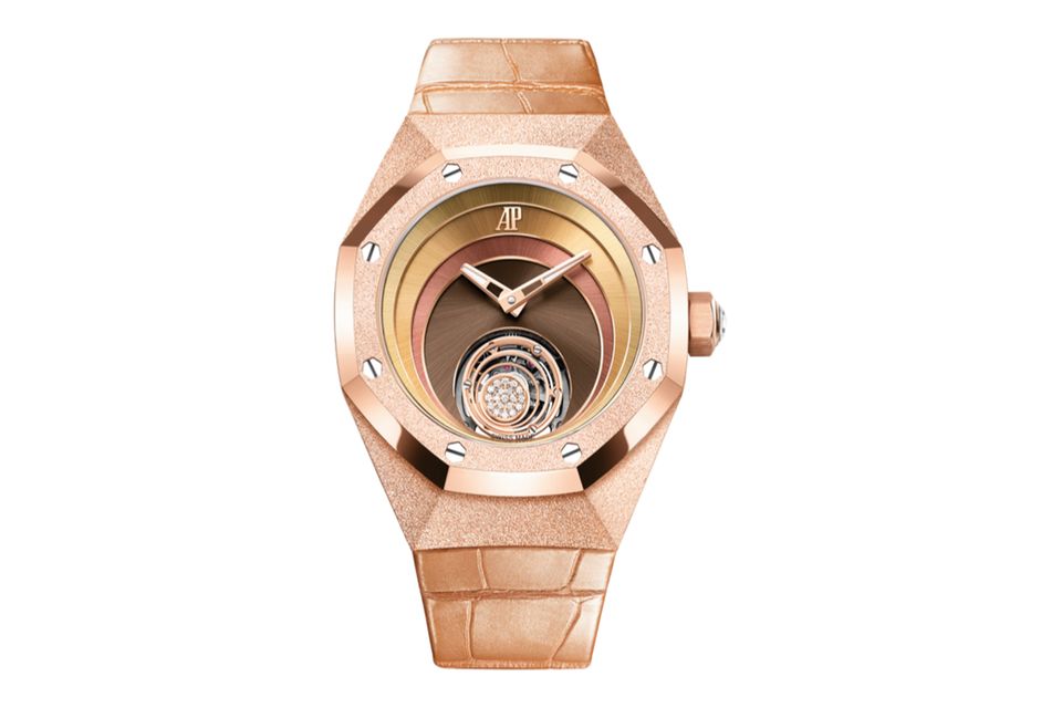 „Royal Oak Concept Flying Tourbillon“; entworfen mit Couture-Designerin Tamara Ralph; Gehäuse aus gefrostetem/ poliertem Roségold; Maße: 38,5 mm; Preis auf Anfrage; audemarspiguet.com