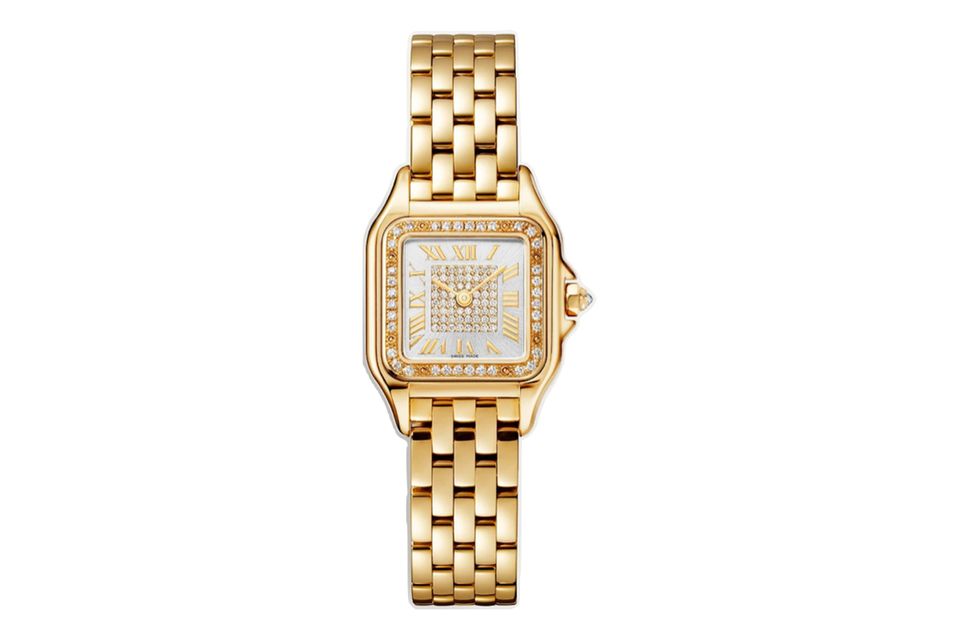 „Panthère de Cartier“; Quarzwerk; Lünette mit 44 Diamanten im Brillantschliff; Zifferblatt mit 60 Diamanten im Brillantschliff; schwertförmige Zeiger in Gold-Finish; Maße: 36,5 mm x 26,7 mm; circa 36 200 Euro; cartier.com