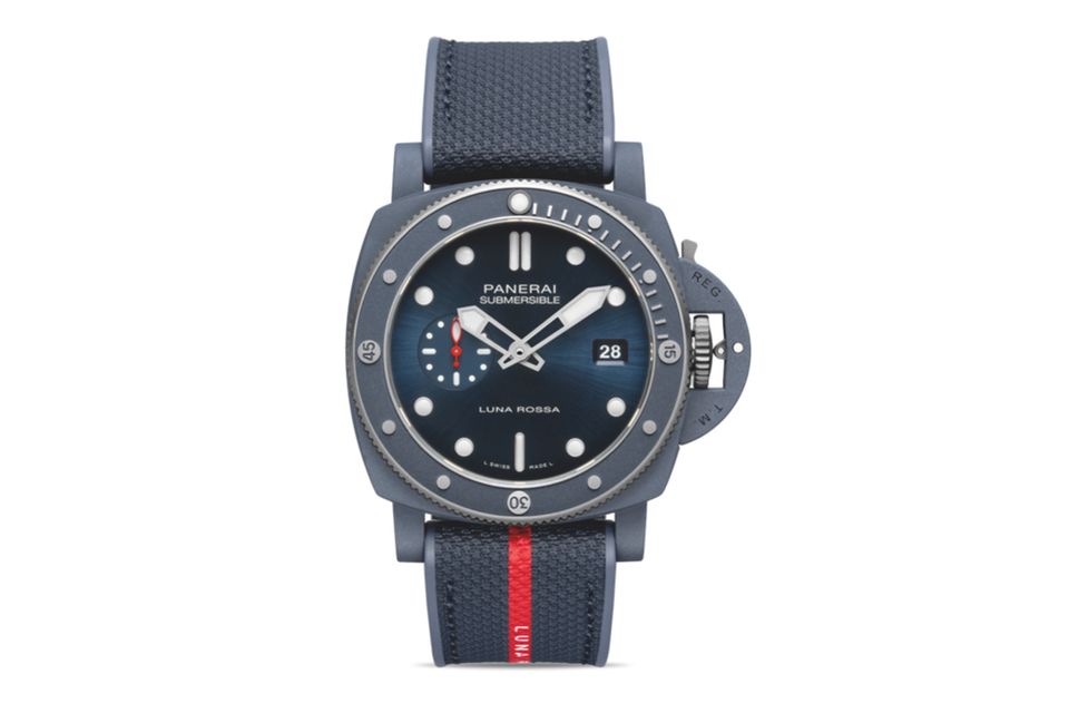 „Submersible QuarantaQuattro Luna Rossa Ti-Ceramitech“; Werk P.900 mit Incabloc-Stoßsicherung und 72 Stunden Gangreserve; Gehäuse aus Hightech- Keramik; Durchmesser: 44 mm; circa 16 900 Euro; panerai.com
