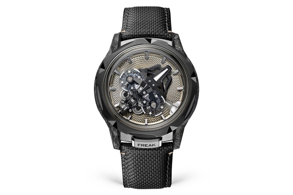 „Freak S Nomad“; guillochierte Stundenscheibe unter dem raumschiffartigen Werk UN-251; ohne Zeiger und Krone; Titan; Durchmesser: 45 mm; Preis auf Anfrage; ulysse-nardin.com