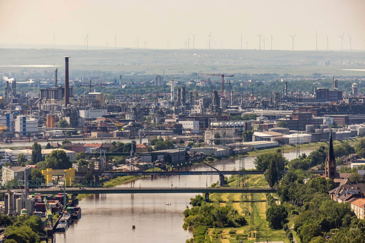 Blick über den Nackar auf die Stadt Ludwighafen in Rheinland-Pfalz