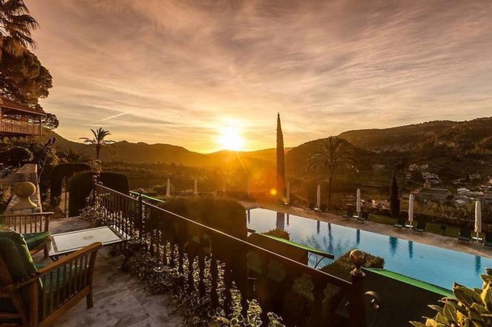 Das „Hotel Son Net“ Mallorca liegt idyllisch in der Natur und bietet mediterrane Gärten und üppige Pools