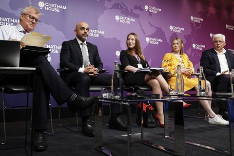 Mustafa Najjem (2. v. l.) auf der Wiederaufbaukonferenz für die Ukraine 2023