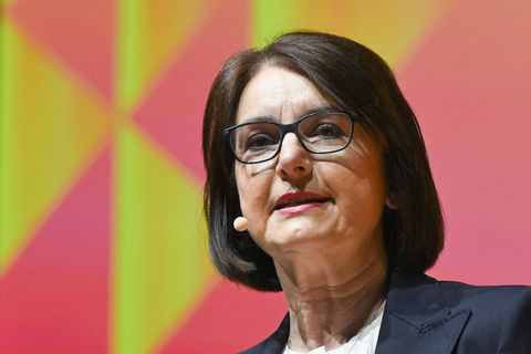 Iris Schöberl, ZIA-Präsidentin, spricht beim Tag der Immobilienwirtschaft im Tempodrom