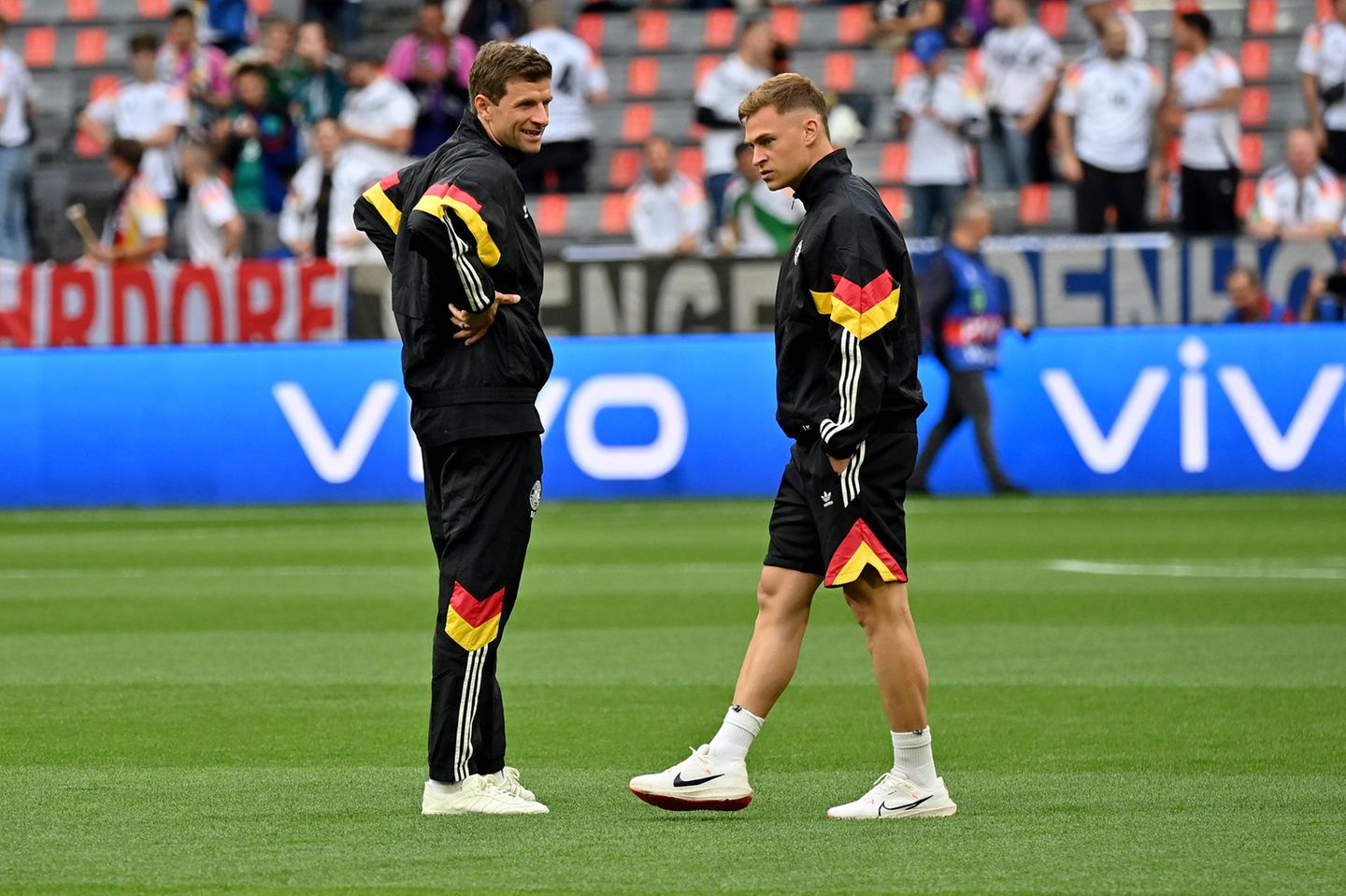 Auch Thomas Müller (links) und Joshua Kimmich gehören zu den DFB-Spielern, die ihr Geld in Start-ups investieren