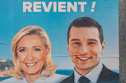 Wahlplakat des Rassemblement National mit Marine Le Pen und Jordan Bardella