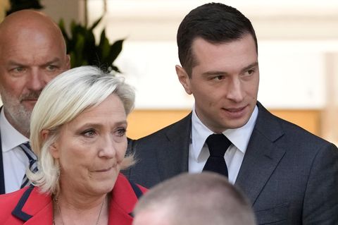 Marine Le Pen und Jordan Bardella bei einer Wahlkampfveranstaltung des RN