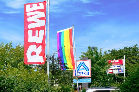 Rewe und Aldi gehören nicht nur in Deutschland zu den Branchengrößen im Lebensmitteleinzelhandel