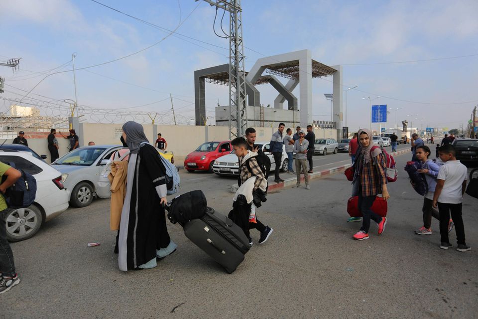 Personen mit ausländischen Pässen konnten im November 2023 den Grenzposten Rafah passieren. 