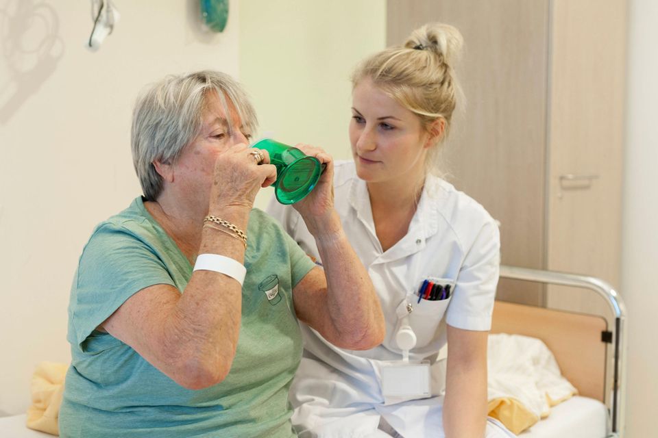 Nur zwei Engpassberufe wurden in der Auswertung von Destatis überdurchschnittlich gut bezahlt. Dazu gehörte vielleicht etwas überraschend die Altenpflege. Das Durchschnittsgehalt summierte sich den Angaben zufolge auf 3920 Euro brutto. Der Spitzenreiter des Rankings kam hingegen knapp über die Marke von 4000 Euro. 