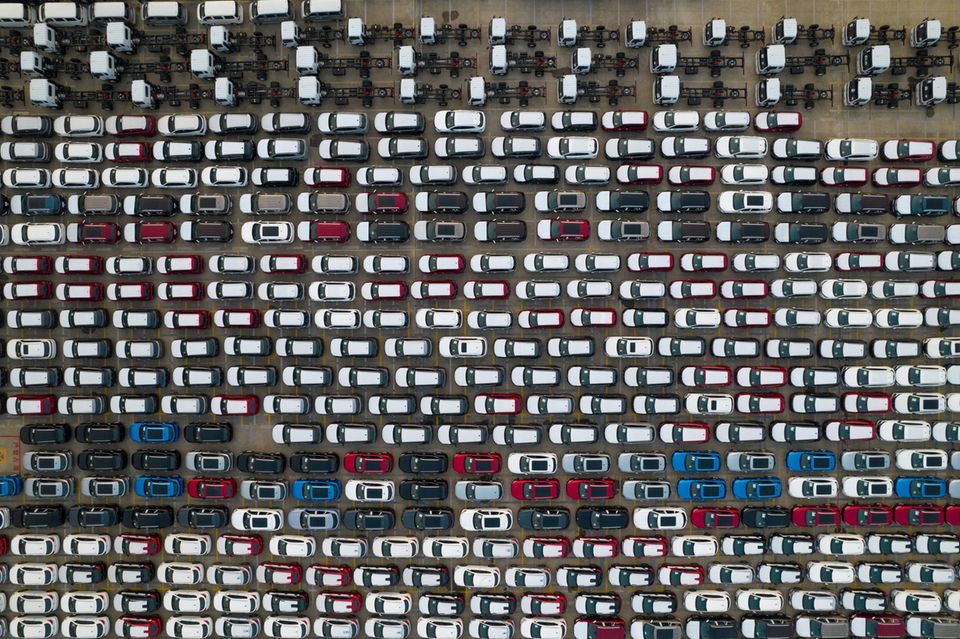 "Made in China": Neuwagen für den Export warten auf die Verladung im Hafen von Shanghai.