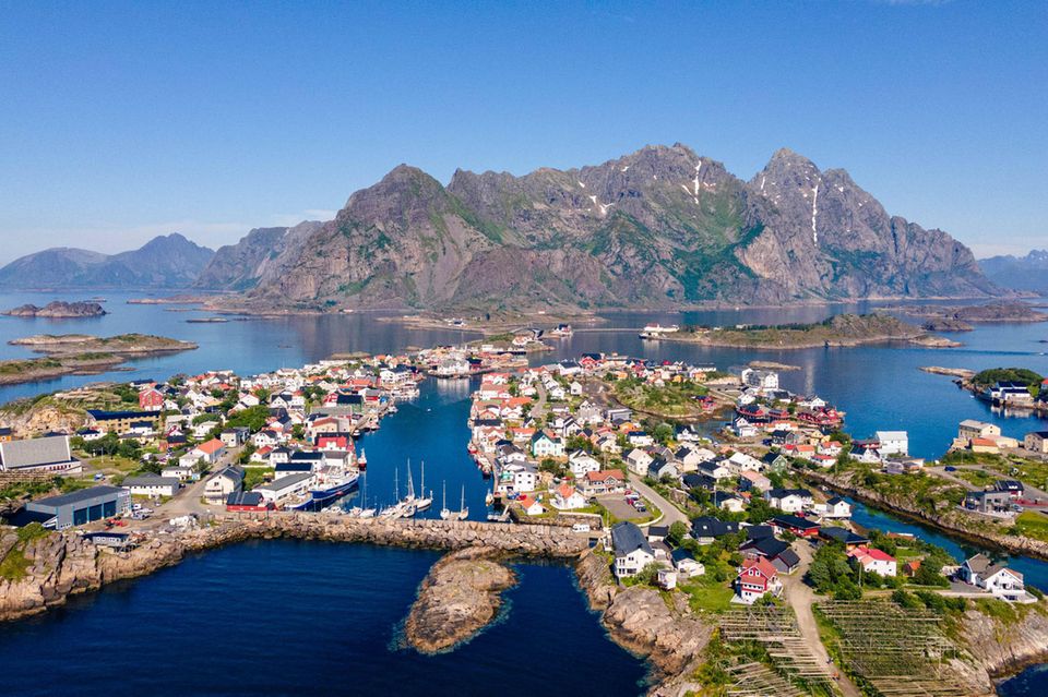 Deutschland nähert sich sogar immer stärker den Preisen in Norwegen an. 2023 hatte ein Urlaub in dem notorisch teuren skandinavischen Land noch rund 41 Prozent über dem hiesigen Preisniveau gelegen. 2024 belief sich die Differenz auf nur noch 23 Prozent. Norwegen rangierte in beiden Jahren auf Platz vier der teuersten Urlaubsländer Europas. 