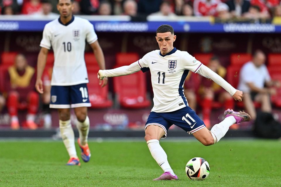 Premier League oder Primera División? Bei den teuersten Fußballern der Welt holt Phil Foden einen weiteren Punkt für England. 150 Mio. Euro soll der 24-jährige Rechtsaußen von Manchester City wert sein. Das Ranking springt sogleich auf den ersten Platz, denn den teilen sich vier Spitzenverdiener. 