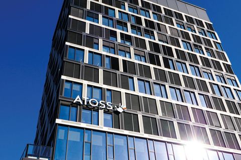 Schriftzug und Logo am Firmensitz von Atoss Software