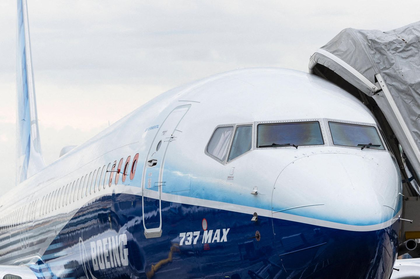 Eine Boeing 737 Max steht am Flughafen Le Bourget in Paris