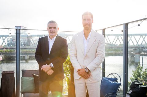 Der Hublot-Chef neben Ex-Kicker Sami Khedira nach der Boutique-Eröffnung in Hamburg