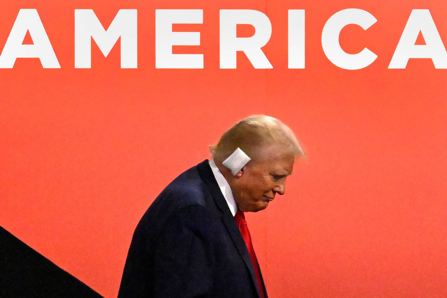 Donald Trump verlässt den Parteitag