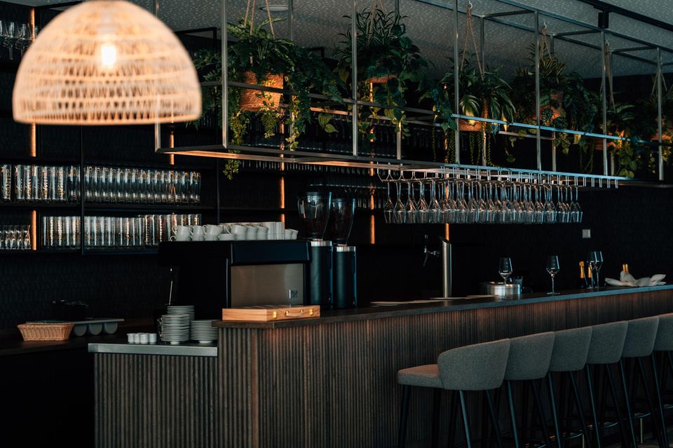 Die Tagesbar in der Lobby bietet Smoothies, Kaffeespezialitäten, Champagner, Eclairs und vieles mehr