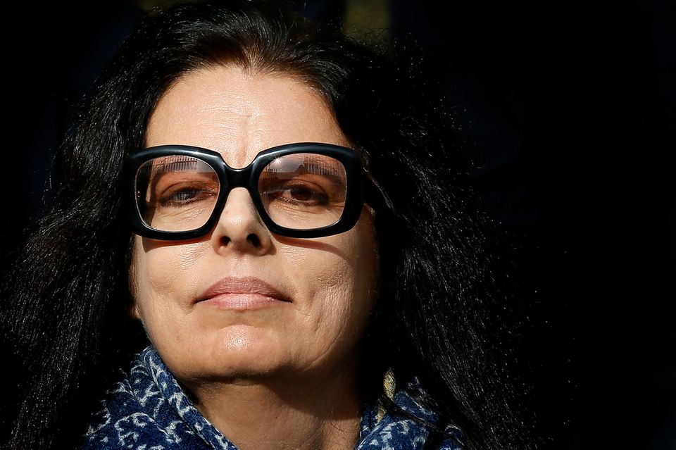Françoise Bettencourt Meyers bleibt laut „Forbes“ im vierten Jahr in Folge die reichste Frau der Welt. Die L'Oréal-Erbin fiel im Ranking der reichsten Europäer allerdings auf den dritten Platz zurück – und das trotz eines enormen Wertzuwachses. Das Vermögen der 70-Jährigen erhöhte sich den Angaben zufolge von 80,5 auf 99,5 Mrd. Dollar. Bettencourt Meyers lag damit weltweit auf Platz 15. Sie hat ihr Vermögen – und den Titel „Reichste Frau der Welt“ von ihrer 2017 gestorbenen Mutter Liliane geerbt, der Tochter des Gründers des Weltmarktführers im Kosmetikbereich, Eugène Schueller. 