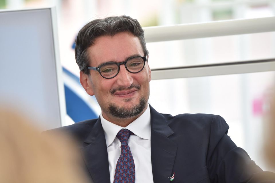 Giovanni Ferrero lächelt in die Kamera