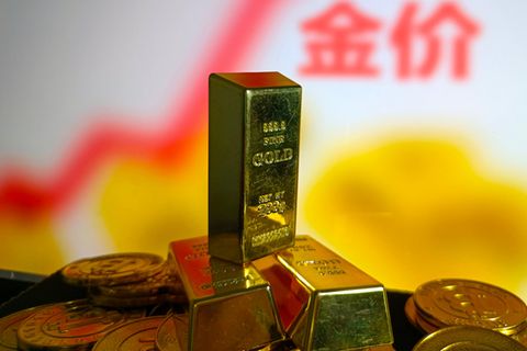 Käufe aus China haben den Goldpreis zuletzt hoch getrieben. Doch das verändert sich gerade, westliche Investoren kehren an den Markt zurück