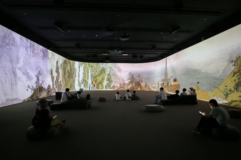 Nur eines der meistbesuchten Museen der Welt konnte 2022 mehr Besucher begrüßen als vor der Pandemie. Dies war laut Statista das National Museum of Korea in Seoul mit 3,4 Millionen Gästen und einem leichten Plus von 1,7 Prozent. In den offiziellen Top 10 des „Theme Index Report 2022“ tauchte die Einrichtung nicht auf. Jenes Ranking orientierte sich nämlich noch an den Platzierungen aus dem Jahr 2019. Zu sehr hätten weiterhin Zugangsbeschränkungen und andere Folgen der Pandemie die Besucherzahlen beeinflusst, hieß es in dem Bericht. 