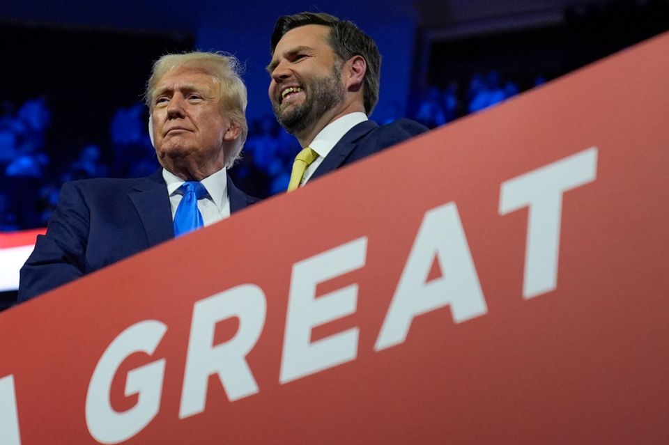 Die republikanischen Kandidaten für die Ämter des US-Präsidenten und seines Vizes beim Parteitag in Milwaukee. 