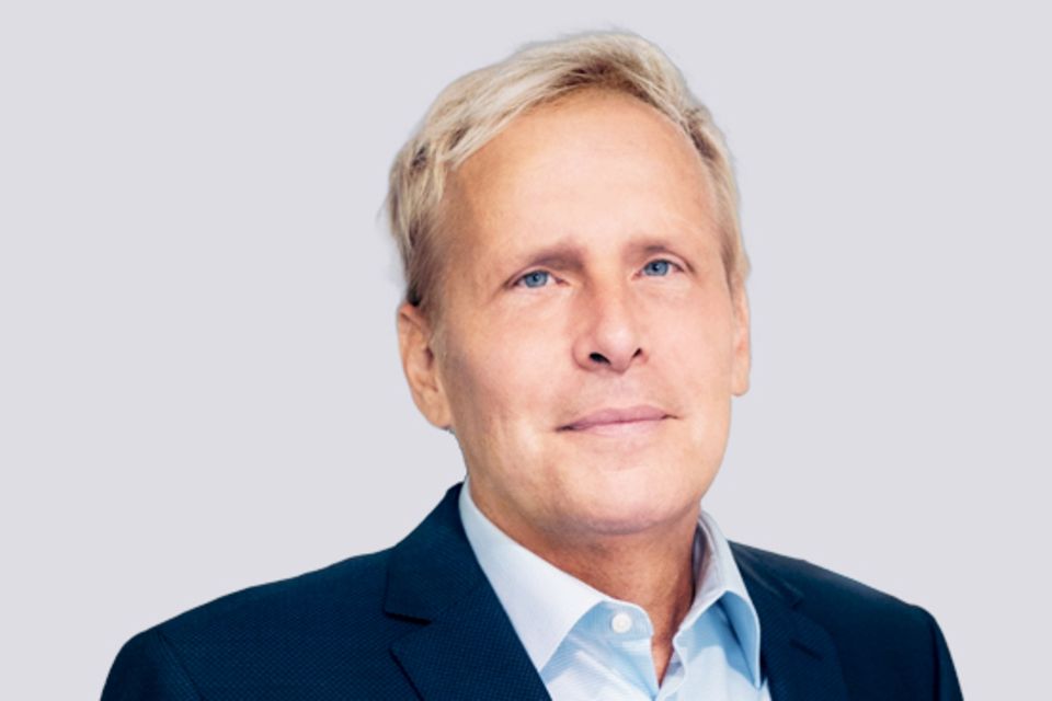 Claus Goldenstein ist Rechtsanwalt und Inhaber von Goldenstein Rechtsanwälte. Seine Kanzlei ist auf zivilrechtliche Massenverfahren spezialisiert, ist diesbezüglich für mehrere Grundsatzurteile verantwortlich und unterstützt aktuell unter anderem mehr als 4.500 Mandanten bei der Rückforderung von Online-Spielverlusten.